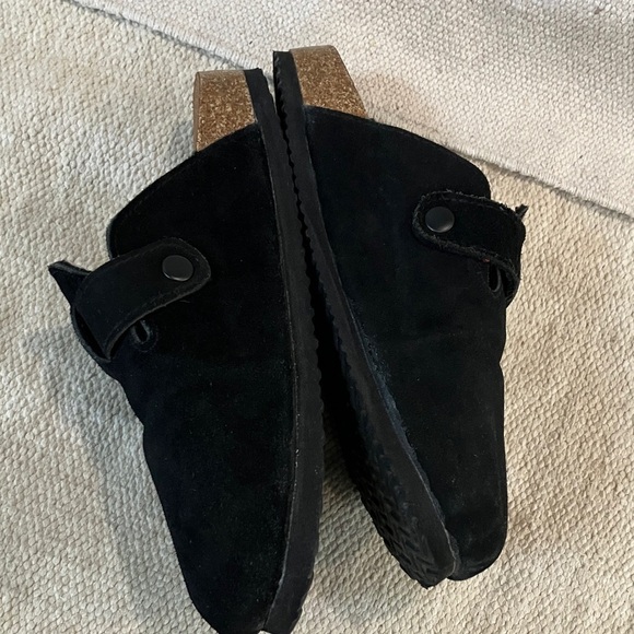 Time and Tru memory foam size 7 women’s slip on shoe Black Suede Sandals - Picture 9 of 13